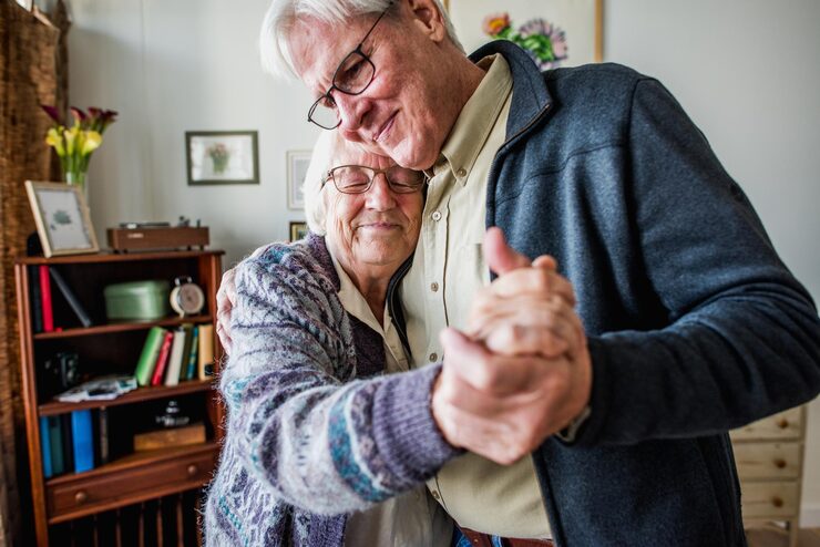 Pareja de adultos mayores